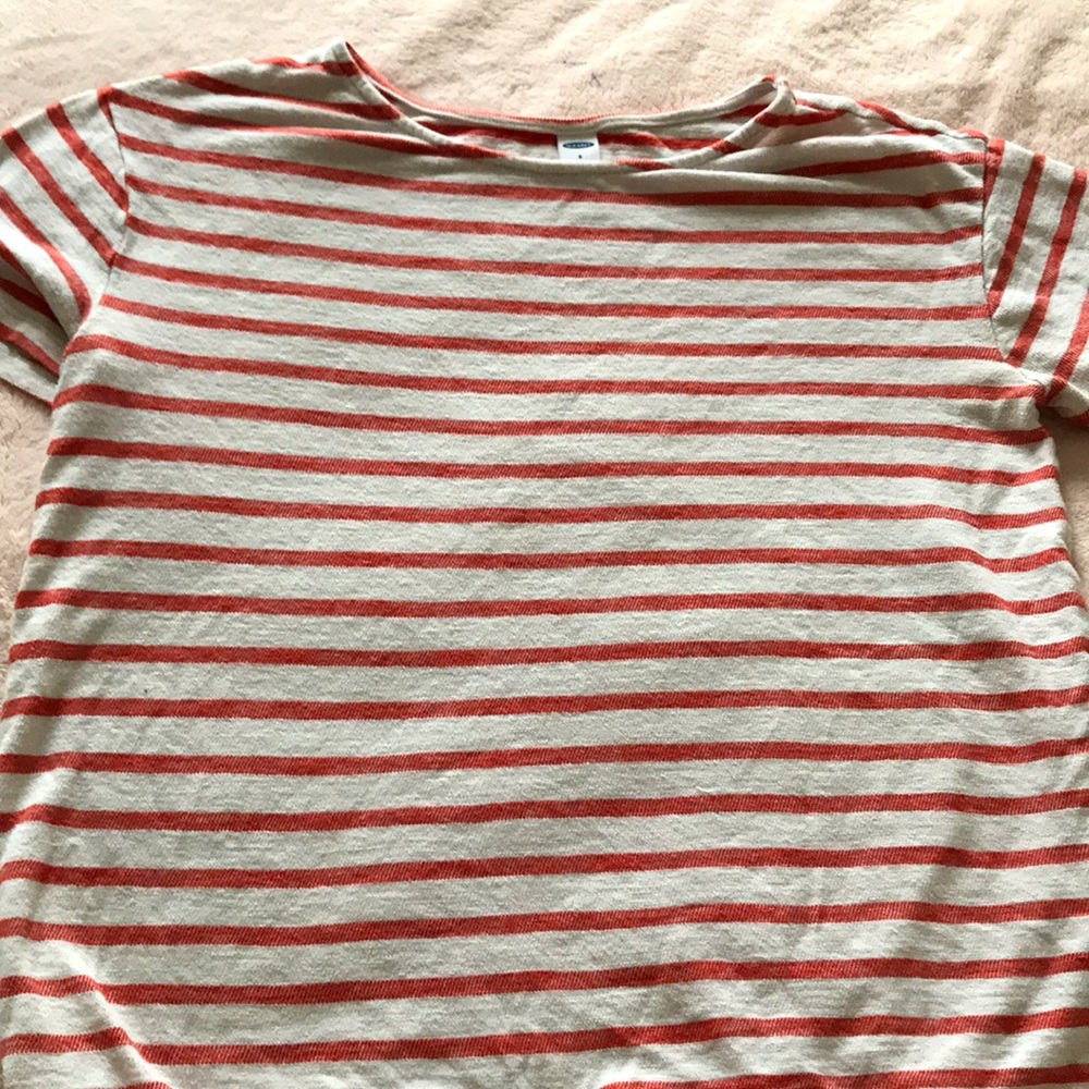 Striped shirt with a knot at the end